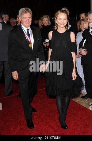 Harrison Ford et Calista Flockhart lors des prix « Living Legends of Aviation » 2011, qui ont eu lieu au Beverly Hilton, en Californie Banque D'Images