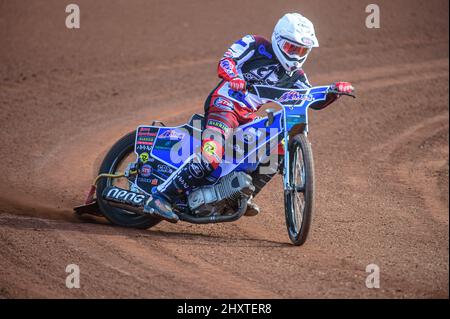 MANCHESTER, ROYAUME-UNI. 14th MARS Archie Freeman en action lors de la Journée des médias du circuit Belle vue au National Speedway Stadium, Manchester, le lundi 14th mars 2022. (Credit: Ian Charles | MI News) Credit: MI News & Sport /Alay Live News Banque D'Images