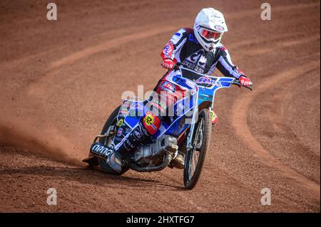 MANCHESTER, ROYAUME-UNI. 14th MARS Archie Freeman en action lors de la Journée des médias du circuit Belle vue au National Speedway Stadium, Manchester, le lundi 14th mars 2022. (Credit: Ian Charles | MI News) Credit: MI News & Sport /Alay Live News Banque D'Images