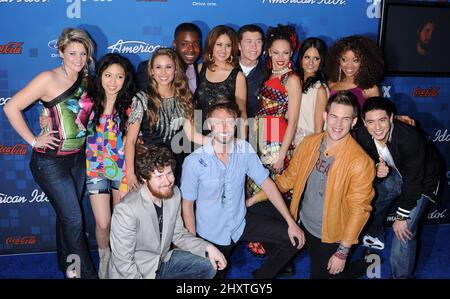 Lauren Alaina, Thia Megia, Haley Reinhart, Jacob Lusk, Karen Rodriguez, Scotty McCreery, Naima Adedapo, Pia Toscano, Ashthon Jones, Casey Abrams, Paul McDonald, James Durbin et Stefano Langone à l'American Idol saison 10 Top 13 Finalists Party tenu sur le toit à la Grove à Los Angeles, CA. Banque D'Images