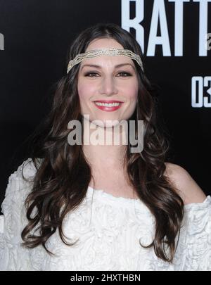 Heather McComb assistait à la première « Battle: Los Angeles » qui s'est tenue au Regency Village Theatre de Los Angeles, aux États-Unis. Banque D'Images