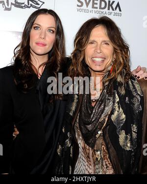 Liv Tyler et son père Steven Tyler lors de la première « Super » de Los Angeles qui s'est tenue au théâtre égyptien de Hollywood, en Californie Banque D'Images