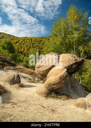 spectaculaire formation rocheuse ou trovant, village ulmet, roumanie Banque D'Images