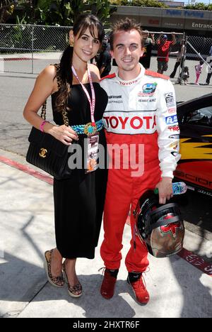 Frankie Muniz et Elycia Turnbow à l'occasion de la course automobile annuelle Toyota Pro/Celebrity Race 35th qui a eu lieu dans les rues de long Beach/Shoreline Drive, le 16 avril 2011 à long Beach, en Californie. Banque D'Images