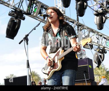 Matthew Vasquez de Delta Spirit au Coachella Valley Music and Arts Festival qui s'est tenu à l'Empire Polo Field, en Californie. Banque D'Images