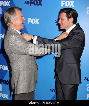 Sam Neill et Jason Butler Harner assistent à la soirée de présentation de FOX Programming 2011 au Wollman Rink à Central Park le 16 mai 2011 à New York. Banque D'Images