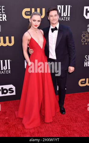 LOS ANGELES, CA - 13 MARS : Kathryn Newton et Kyle Allen assistent aux prix du choix des critiques annuels 27th au Fairmont Century Plaza le 13 mars 2022 Banque D'Images