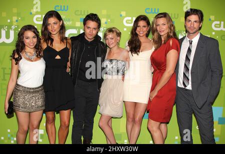 Jessica Parker Kennedy, Phoebe Jane Tonkin, Thomas Dekker, Britt Robertson, Natasha Henstridge et Gale Harold assistent à la '2011 CW UpFront Presentation', qui s'est tenue au Jazz Lincoln Center à New York Banque D'Images