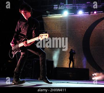 Le guitariste de basse Matt McJunkins et le chanteur James Maynard Keenan du groupe A Perfect Circle se produisent au Rock on the Range Music Festival qui a eu lieu au stade Crew. Banque D'Images