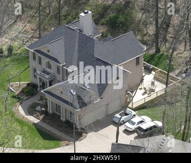 Vue générale de la maison de la chanteuse Trace Adkins avant qu'elle ne brûle au sol le week-end Banque D'Images