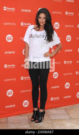 Shay Mitchell participe au Rally to Delete Digital Drama organisé par ABC Family et Seventeen Magazine a organisé l'Americana à Brand à Glendale en Californie, aux États-Unis. Banque D'Images