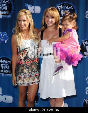 Ashley Tisdale lors de la première « Phineas & Ferb: Across the 2nd dimension » de Los Angeles, qui s'est tenue au El Capitan Theatre, en Californie Banque D'Images