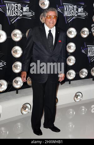 Tony Bennett arrive aux MTV Video Music Awards 2011 au Nokia Theatre L.A. EN DIRECT le 28 août 2011 à Los Angeles, Californie. Banque D'Images