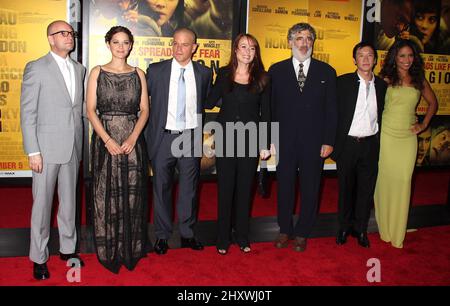 Steven Soderbergh, Marion Cotillard, Matt Damon, Jennifer Ehle, Elliott Gould, Chin Han et Sanaa Lathan assistent à la première de Warner Bros. Pictures 'contagion' à Frederick P. rose Hall-Home of Jazz au Lincoln Center à New York le 7 septembre 2011. Banque D'Images