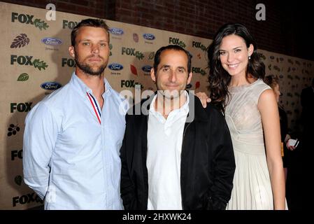 Jesse Spencer, Peter Jacobsen et Odette Annable arrivent au Fox Fall Eco-Casino Party 7th à Culver City, en Californie. Banque D'Images