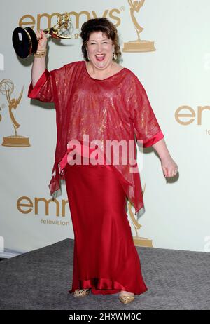 Margo Martindale pose dans la salle de presse lors des Primetime Emmy Awards 63rd qui ont eu lieu au Nokia Theatre L.A. à Los Angeles, Californie, États-Unis. Banque D'Images