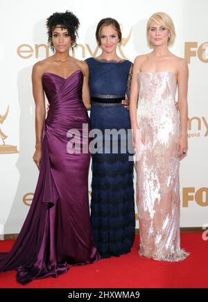 Annie Ilonzeh, Minka Kelly et Rachael Taylor assistent aux Primetime Emmy Awards 63rd qui se tiennent au Nokia Theatre L.A. à Los Angeles, Californie, États-Unis. Banque D'Images