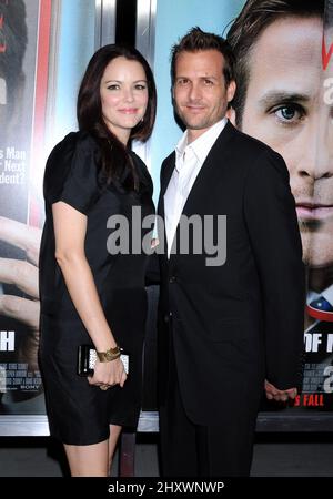 Jacinda Barrett et Gabriel Macht lors de la première des « Ides of March » à Los Angeles, au théâtre AMPAS Samuel Goldwyn, en Californie Banque D'Images