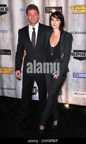 Sean Bean et Lena Headey lors du concours « Scream Awards 2011 » de Spike TV, organisé à Universal Studios Backlot, Los Angeles Banque D'Images