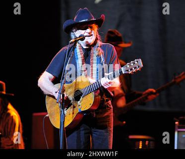 Willie Nelson se produit au Durham Performing Arts Centre, à Raleigh, en Caroline du Nord. Banque D'Images