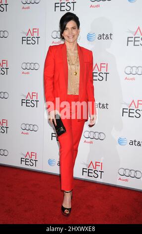 Julia Ormond arrive à la projection spéciale « My week with Marilyn » à l'AFI Fest 2011 qui s'est tenue au Grauman's Chinese Theatre à Los Angeles, aux États-Unis. Banque D'Images