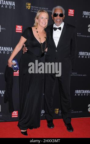 Sarah Cairns et Morgan Freeman assistent aux BAFTA Los Angeles 2011 Britannia Awards qui se tiennent à l'hôtel Beverly Hilton de Los Angeles, Etats-Unis. Banque D'Images