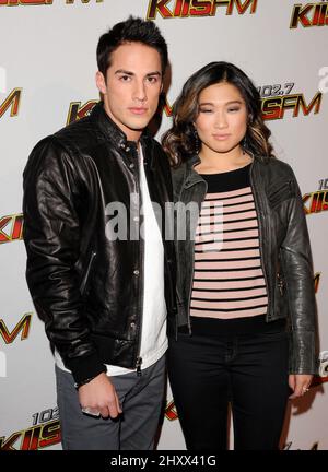 Michael Trevino et Jenna Ushkowitz pendant le Jingle ball KIIS FM 2011 tenu au Nokia Theatre, Californie Banque D'Images