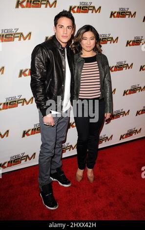 Michael Trevino et Jenna Ushkowitz pendant le Jingle ball KIIS FM 2011 tenu au Nokia Theatre, Californie Banque D'Images