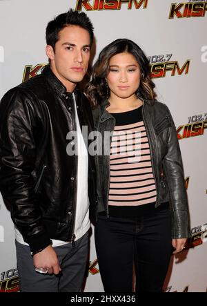 Michael Trevino et Jenna Ushkowitz pendant le Jingle ball KIIS FM 2011 tenu au Nokia Theatre, Californie Banque D'Images