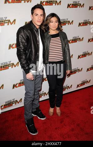 Michael Trevino et Jenna Ushkowitz pendant le Jingle ball KIIS FM 2011 tenu au Nokia Theatre, Californie Banque D'Images