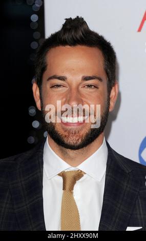 Zachary Levi lors des People's Choice Awards 2012 qui se tiennent au Nokia Theatre de Los Angeles, en Californie Banque D'Images