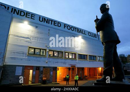 Une stature de l'ancien directeur de Dundee, Jim McLean, devant la coupe écossaise, quart de finale au parc Tannadice, Dundee. Date de la photo: Lundi 14 mars 2022. Banque D'Images