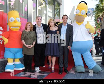 Nancy Cartwright, Matt Groening, Yeddley Smith, Hank Azaria, assistant à la cérémonie de la star de Matt Groening à Hollywood à Los Angeles, aux États-Unis. Banque D'Images