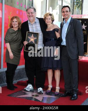 Nancy Cartwright, Matt Groening, Yeddley Smith, Hank Azaria, assistant à la cérémonie de la star de Matt Groening à Hollywood à Los Angeles, aux États-Unis. Banque D'Images