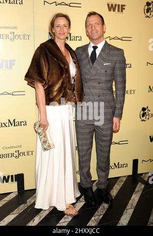 Janet McTeer et Joe Coleman assistent à la cinquième soirée annuelle de cocktail pré-Oscar des femmes dans le film qui s'est tenue au restaurant Cecconi à Los Angeles, aux États-Unis. Banque D'Images