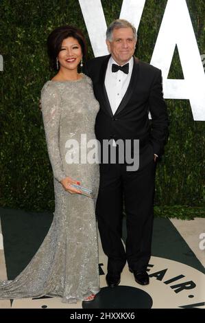 Julie Chen et les Moonves arrivent à la Vanity Fair Oscar Party de 2012 qui s'est tenue à l'hôtel Sunset Towers de Los Angeles, aux États-Unis. Banque D'Images