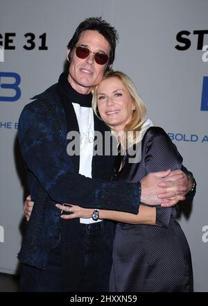 Ronn Moss et Katherine Kelly Lang à l'occasion de la soirée « The Bold and the Beautiful » 25th Silver Anniversary Party on Set Cake Celebration qui a eu lieu à CBS Television City Banque D'Images