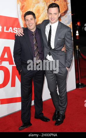 Jason Biggs et Eddie Kaye Thomas lors de la première « Réunion américaine » de Los Angeles qui s'est tenue au Grauman's Chinese Theatre, Californie Banque D'Images