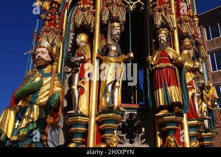 Kunst, Brunnen, Gutik, Nürnberg, gotischer Schöner Brunnen am Makrt in der Innenstadt oder Altstadt von Nuremberg oder Nuernberg, Franken, Bayern Banque D'Images