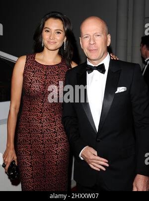 Emma Heming, l'épouse de Bruce Willis, a donné naissance à une jeune fille nommée Mabel. C'est le premier enfant du couple. Willis a déjà 3 filles de son précédent mariage avec demi Moore. Bruce Willis et Emma Heming à la 2011 Golden Globes Weinstein Company After Party tenue à l'hôtel Beverly Hilton, Beverly Hills. Banque D'Images