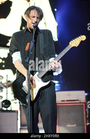 Josh Klinghoffer des Red Hot Chili Peppers lors de leur tournée de 2012 à la PNC Arena en Caroline du Nord Banque D'Images