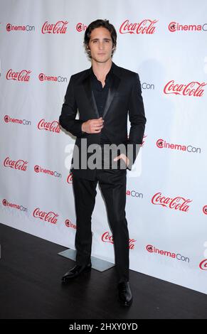 Diego Boneta assiste à la cérémonie de clôture CinemaCon 2012 au Colisée le 26 avril 2012 à Las Vegas, Nevada. Banque D'Images