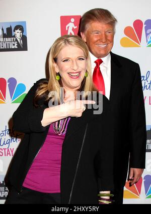 Lisa Lampanelli et Donald Trump participant à la finale de la saison en direct « The Celebrity Apprentice » au Museum of Natural History de New York, États-Unis. Banque D'Images