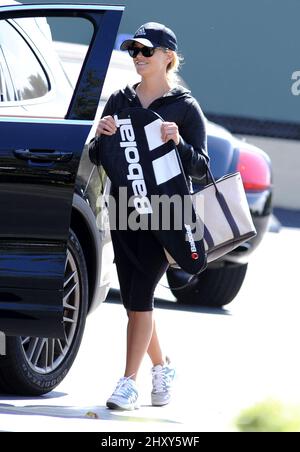 Reese Witherspoon est vu jouer au tennis à Los Angeles, USA. Banque D'Images