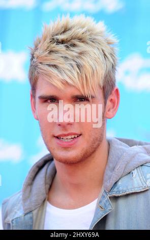 Colton Dixon participe à la finale de la saison 11 de l'Idol 2012 qui s'est tenue au Nokia Theatre, à Los Angeles. Banque D'Images