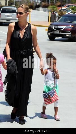 Heidi Klum et la fille Lou Samuel sont vues à Westwood, en Californie Banque D'Images