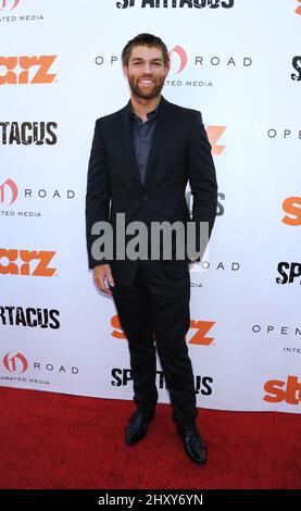 Liam McIntyre célèbre Kirk Douglas et l'impact de Spartacus alors et maintenant, à Hollywood Nord, en Californie. Banque D'Images