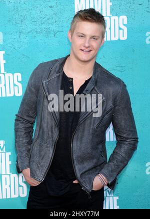 Alexander Ludwig lors des MTV Movie Awards 2012 qui ont eu lieu à l'amphithéâtre Gibson, en Californie Banque D'Images