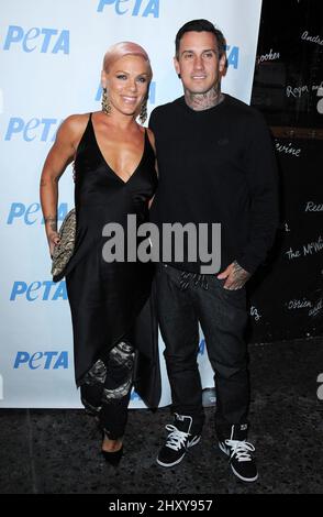 Pink, Carey Hart participe au programme Stand Up for Animals de PETA, qui se tient au Comedy Store, à Hollywood. Banque D'Images