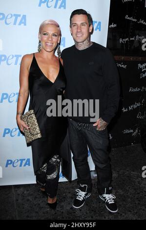 Pink, Carey Hart participe au programme Stand Up for Animals de PETA, qui se tient au Comedy Store, à Hollywood. Banque D'Images